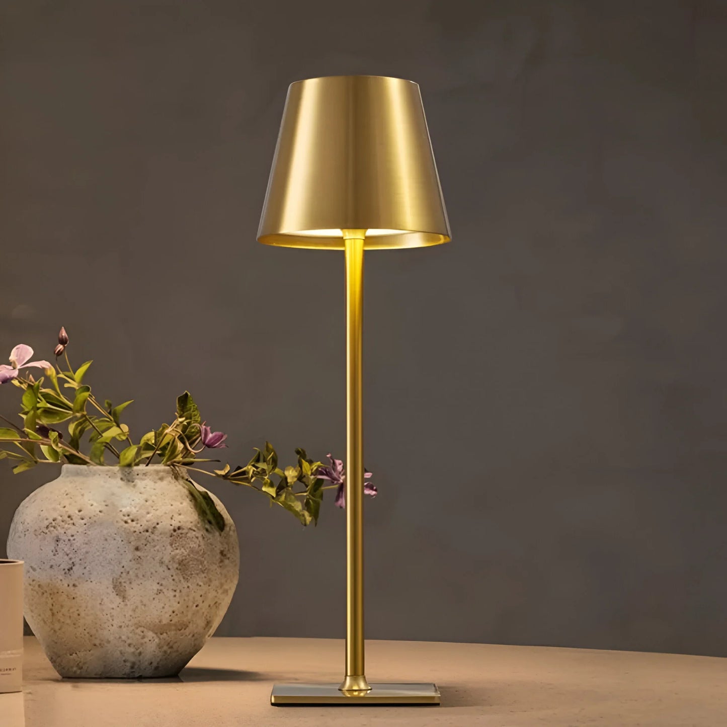 NovaShine – Sleek Dimmable Table Lamp